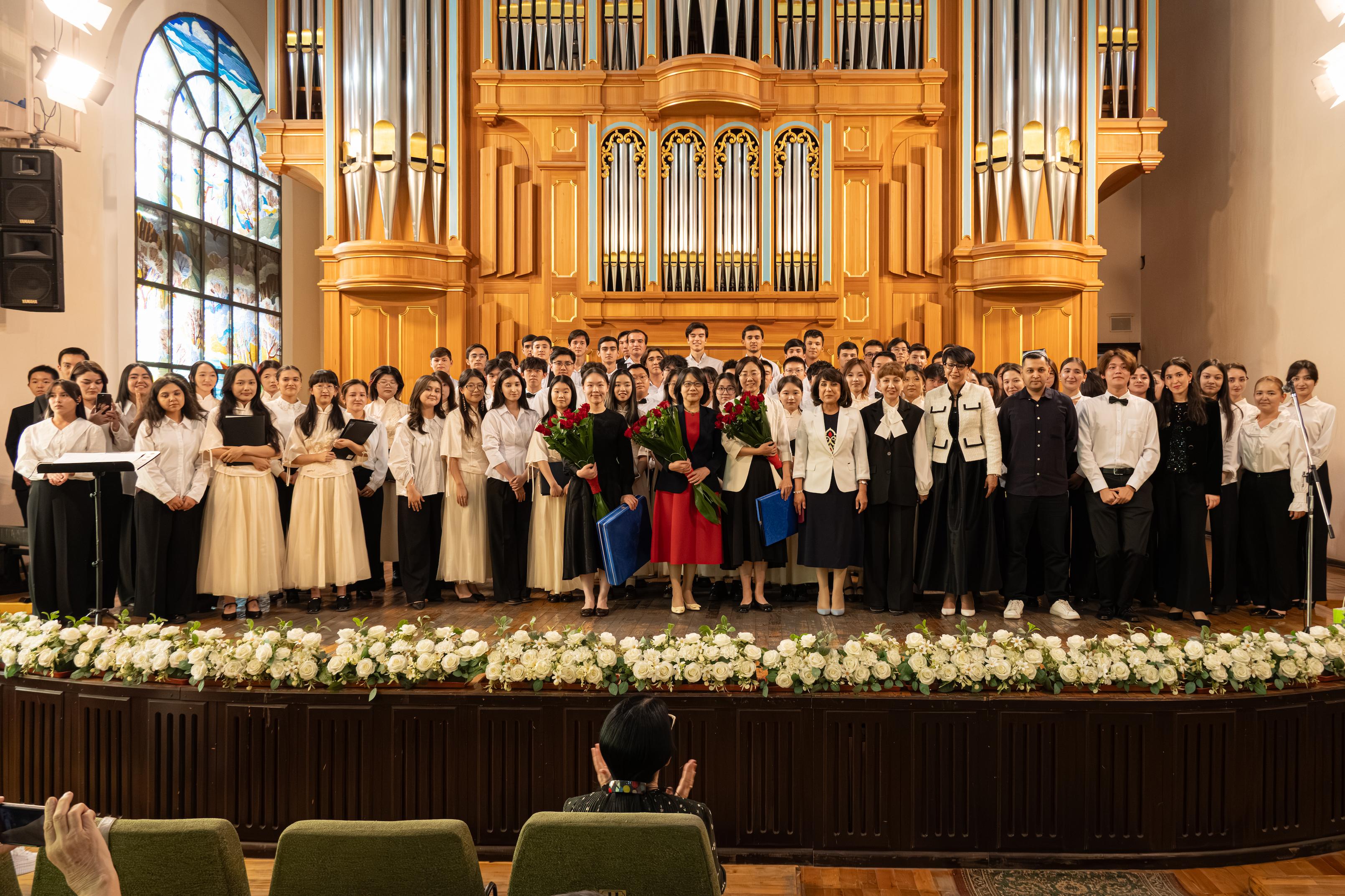 ECUST Student Art Troupe Brought Music and Dance to Uzbekistan